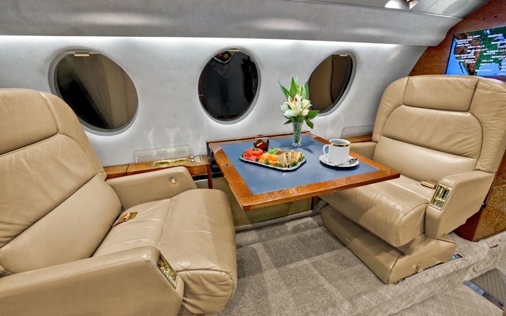 volo privato sul Dassault Falcon 50